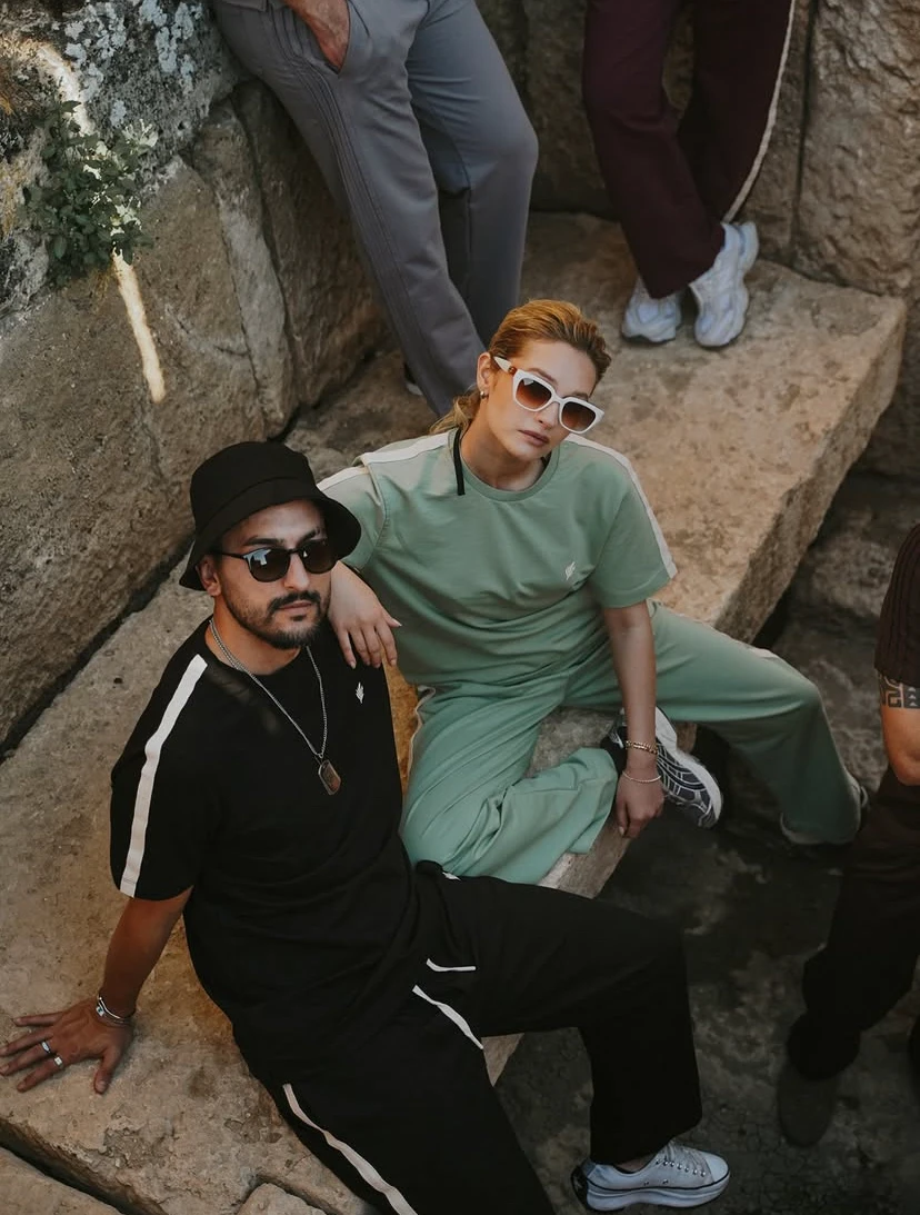 Influencer iş birliği: sokak modası Reels çekimi